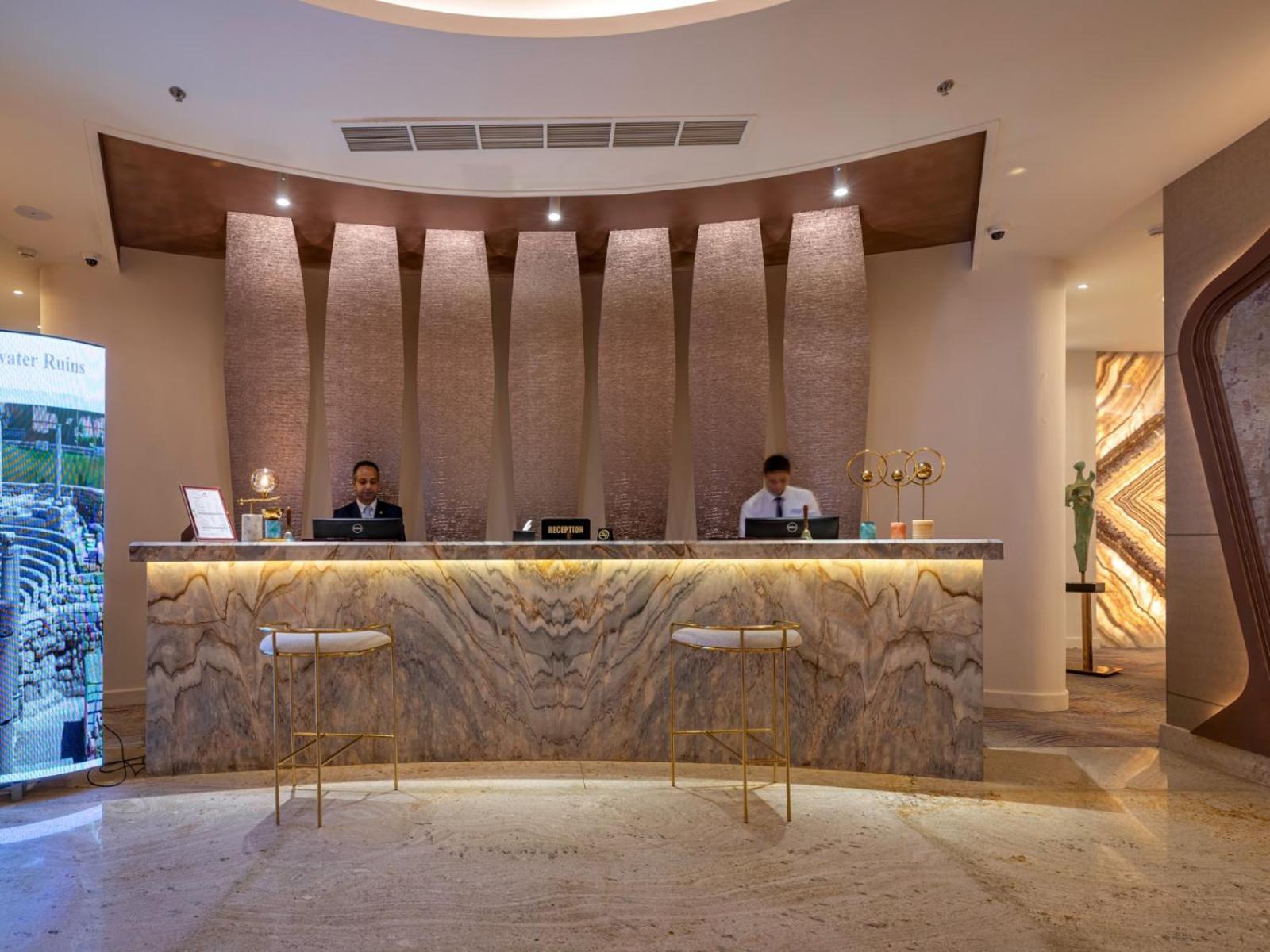 Mirage Hotel & Conference Center Alexandria Exterior foto The lobby of the hotel