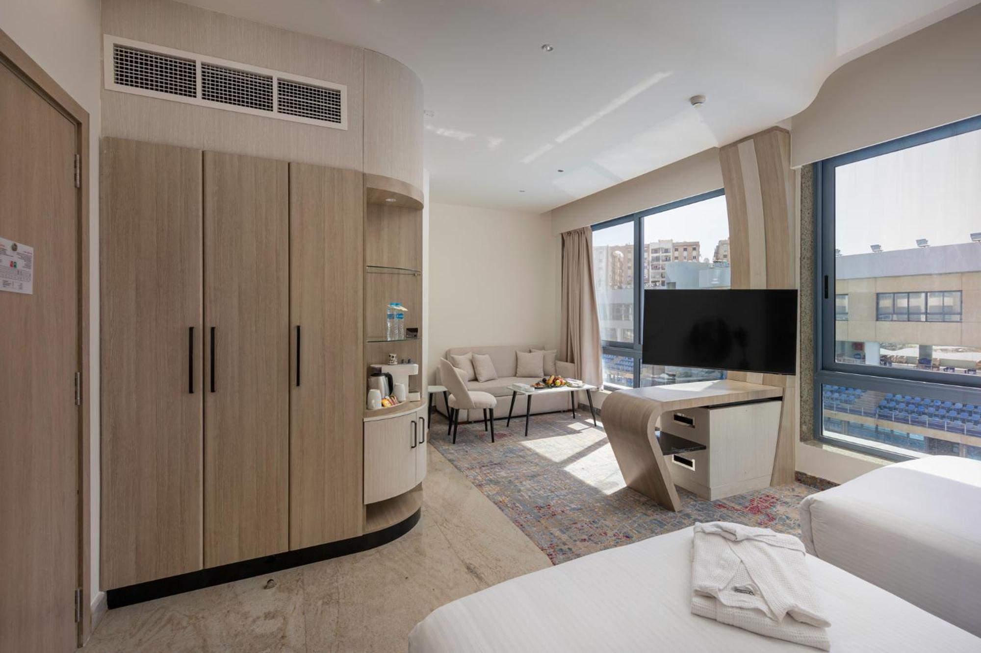 Mirage Hotel & Conference Center Alexandria Exterior foto A room at the hotel