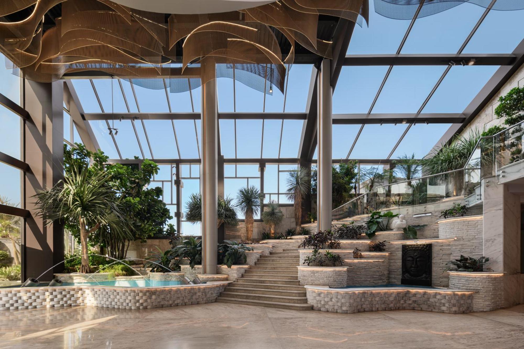 Mirage Hotel & Conference Center Alexandria Exterior foto The interior of the new building